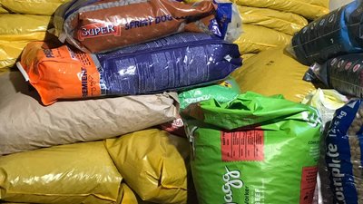 Полтавські волонтери закупили корми для тварин на понад 350 тисяч гривень Полтавські волонтери закупили корми для тварин на понад 350 тисяч гривень