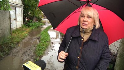 Ні пішки пройти, ні автівкою проїхати – житомиряни скаржаться на залиті водою провулки Ні пішки пройти, ні автівкою проїхати – житомиряни скаржаться на залиті водою провулки