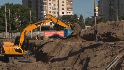 У Черкасах ремонтують колектор за новою технологією У Черкасах ремонтують колектор за новою технологією