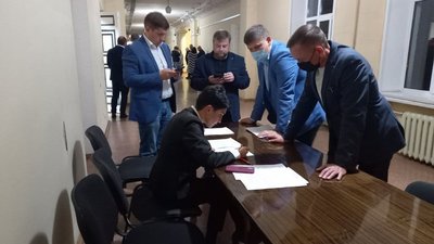 Депутати Запорізької міської ради проголосували за відставку Володимира Буряка Депутати Запорізької міської ради проголосували за відставку Володимира Буряка