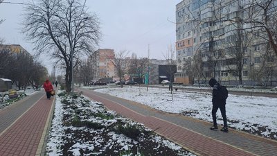Протрималася три роки. У Кропивницькому на алеї між вулицями Державності й Незалежності руйнується пішохідна доріжка Протрималася три роки. У Кропивницькому на алеї між вулицями Державності й Незалежності руйнується пішохідна доріжка