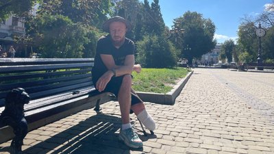 Військовий, який втратив ногу Військовий, який втратив ногу