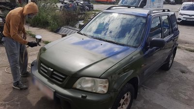 Хмельницькі волонтери збирають кошти на реанімобіль та джип для військових