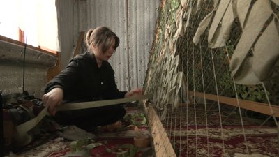 На Франківщині волонтери налагодили виробництво маскувальних сіток