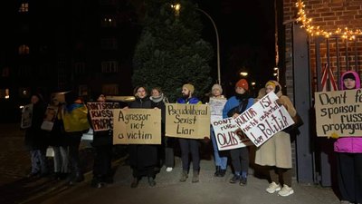 Українці влаштували акцію на премʼєрі вистави Сєрєбряннікова: як це було Українці влаштували акцію на премʼєрі вистави Сєрєбряннікова: як це було