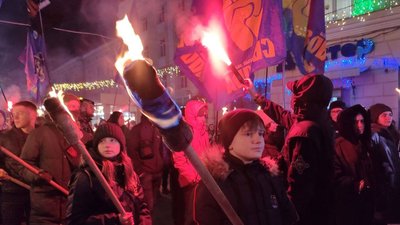У Тернополі проходить смолоскипна хода пам'яті Степана Бандери У Тернополі проходить смолоскипна хода пам'яті Степана Бандери
