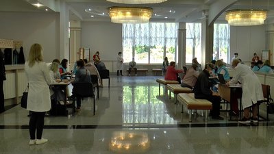 Масова вакцинація від COVID-19: як працював центр щеплення у Полтаві у перший день Масова вакцинація від COVID-19: як працював центр щеплення у Полтаві у перший день