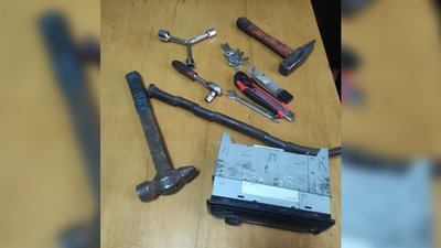 Крали акумулятори та магнітоли з вітчизняних авто: на Чернігівщині поліція викрила двох чоловіків Крали акумулятори та магнітоли з вітчизняних авто: на Чернігівщині поліція викрила двох чоловіків