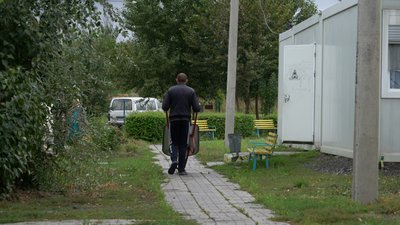 Історія родини з модульного містечка