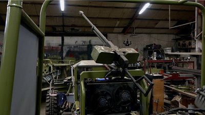 Майстер зі Сторожинця створив модель малогабаритної вантажівки для евакуації на фронті Майстер зі Сторожинця створив модель малогабаритної вантажівки для евакуації на фронті