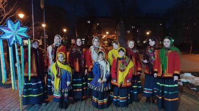 У Хмельницькому пластуни поділилися Вифлеємським вогнем з усіма охочими У Хмельницькому пластуни поділилися Вифлеємським вогнем з усіма охочими