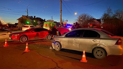 У Франківську на перехресті вулиць сталася ДТП з п'ятьма автомобілями У Франківську на перехресті вулиць сталася ДТП з п'ятьма автомобілями