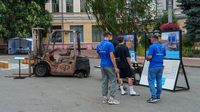 Виставка-інсталяція про евакуаційні місії