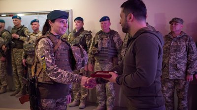 Президент Зеленський вручив нагороди морпіхам одеської бригади