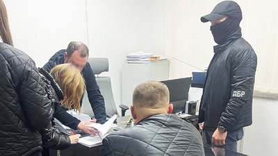 Слідчі, підозрюваний, корупція, ДМС, Франківщина