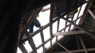 В Основ'янському районі Харкова відновлюють вікна та дахи в будинках