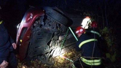 У Старих Кодаках рятувальники вилучили водія в понівеченого автомобіля