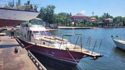 Намагаються врятувати. У Миколаєві через обстріли кілька яхт евакуювали до більш безпечного місця Намагаються врятувати. У Миколаєві через обстріли кілька яхт евакуювали до більш безпечного місця