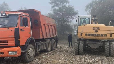 На Закарпатті виявили незаконний видобуток піщано-гравійної суміші На Закарпатті виявили незаконний видобуток піщано-гравійної суміші
