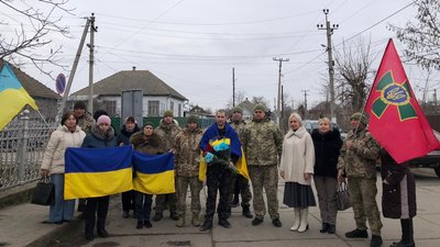 34 місяці у полоні: на Одещині зустріли звільненого захисника Зміїного 34 місяці у полоні: на Одещині зустріли звільненого захисника Зміїного