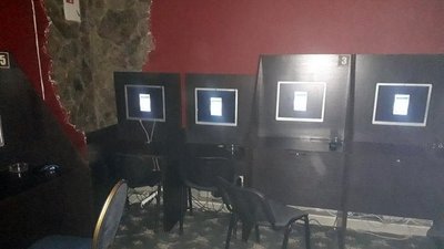 На Хмельниччині викрили підпільний зал з гральними автоматами