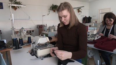 "Хто, як не ми". У Центрі професійно-технічної освіти № 1 Франківська шиють речі для військових "Хто, як не ми". У Центрі професійно-технічної освіти № 1 Франківська шиють речі для військових