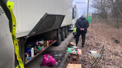 Побут водіїв у черзі на перетин кордону у пункті пропуску "Шегині-Медика", 4 березня 2024. Побут водіїв у черзі на перетин кордону у пункті пропуску "Шегині-Медика", 4 березня 2024.