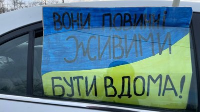 У Запоріжжі відбувся автопробіг на підтримку полонених захисників Маріуполя У Запоріжжі відбувся автопробіг на підтримку полонених захисників Маріуполя