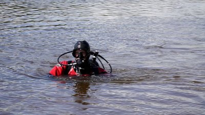 У Чернігові готуються до відкриття пляжу «Золотий берег»: водолази перевіряють дно У Чернігові готуються до відкриття пляжу «Золотий берег»: водолази перевіряють дно