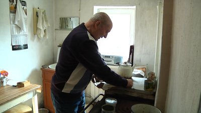 Частину пенсії для ЗСУ: щомісяця пенсіонер із Житомира перераховує 2000 гривень для військових Частину пенсії для ЗСУ: щомісяця пенсіонер із Житомира перераховує 2000 гривень для військових