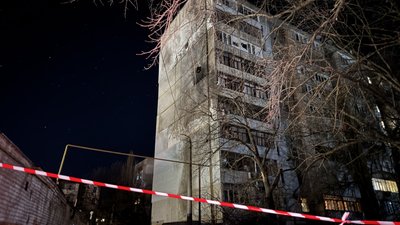 Пошкоджена багатоповерхівка у Миколаєві