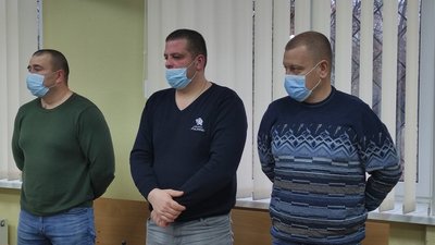Адвокат В'ячеслав Делія, підозрювані Денис Діхтярьов та Анатолій Мудренко