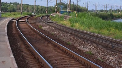 На Житомирщині дівчинка потрапила під потяг – дитина з важкими травмами в реанімації (ОНОВЛЕНО)