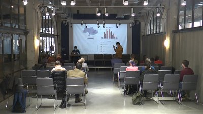 Франківців навчали шукати інформацію про політичну рекламу у соцмережах
