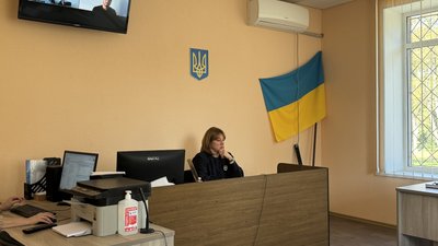 Три тисячі доларів у конверті «за банкет»: у Полтаві в суді допитали потерпілого у справі Диканя Три тисячі доларів у конверті «за банкет»: у Полтаві в суді допитали потерпілого у справі Диканя