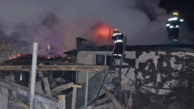 Вибухи у Чернігові 5 січня: внаслідок удару РФ загорівся будинок