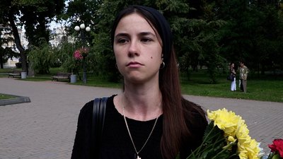 У Чернігові прощалися з командиром бригади окремого механізованого батальйону Віталієм Солодким, що загинув на Луганщині У Чернігові прощалися з командиром бригади окремого механізованого батальйону Віталієм Солодким, що загинув на Луганщині
