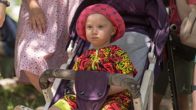 Відволіктися від війни. У Дніпрі влаштували свято для дітей-переселенців Відволіктися від війни. У Дніпрі влаштували свято для дітей-переселенців