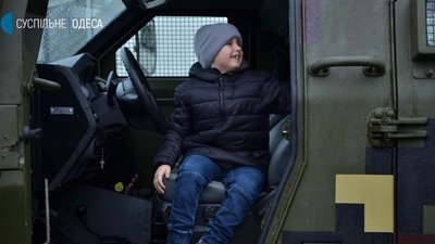 Гаубиці, бронеавтомобілі та ракетні установки: в Одесі влаштували виставку техніки ЗСУ Гаубиці, бронеавтомобілі та ракетні установки: в Одесі влаштували виставку техніки ЗСУ