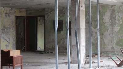 Напівзруйнований готель у середмісті Канева: що відомо Напівзруйнований готель у середмісті Канева: що відомо