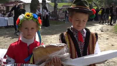 У найвищому селі України провели гуцульський фестиваль. СУСПІЛЬНЕ | ВІДЕОНОВИНИ