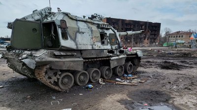 Російського командира обвинувачують в тому, що він забирав цінні речі у мешканців окупованого Тростянця — прокуратура