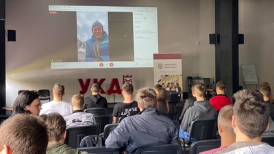 Франківська викладачка Христина Мохнацька прочитала лекцію на найвищому льодовику світу Хумбу Франківська викладачка Христина Мохнацька прочитала лекцію на найвищому льодовику світу Хумбу