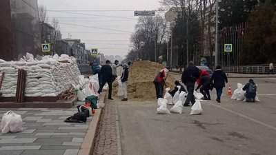 У Харкові третій монумент обкладають мішками із піском У Харкові третій монумент обкладають мішками із піском