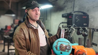 Волонтер Андрій Ожог Волонтер Андрій Ожог