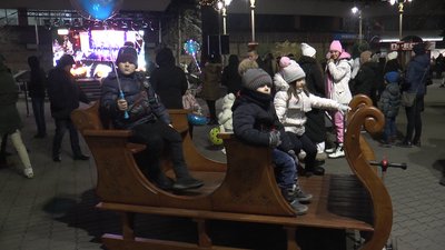 У Івано-Франківську засвітили головну ялинку У Івано-Франківську засвітили головну ялинку