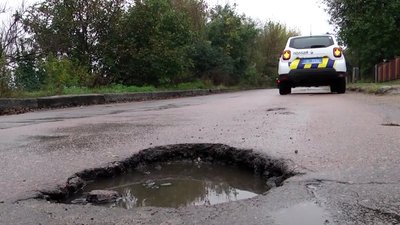 У Житомирі патрульні обстежують стан доріг – складено 15 приписів