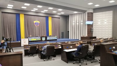 Депутати Тернопільської облради звернулися до керівництва держави: не запроваджувати "ринок землі" в Україні та провести референдум