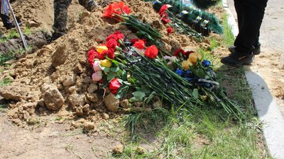 "Був готовий віддати себе справі, якою займався. Так і вийшло". У Сумах поховали бійця "Правого сектору" "Був готовий віддати себе справі, якою займався. Так і вийшло". У Сумах поховали бійця "Правого сектору"