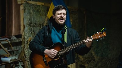 “Не втрачати контакт одне з одним”. У Дніпрі проводять театральні ігри для переселенців “Не втрачати контакт одне з одним”. У Дніпрі проводять театральні ігри для переселенців